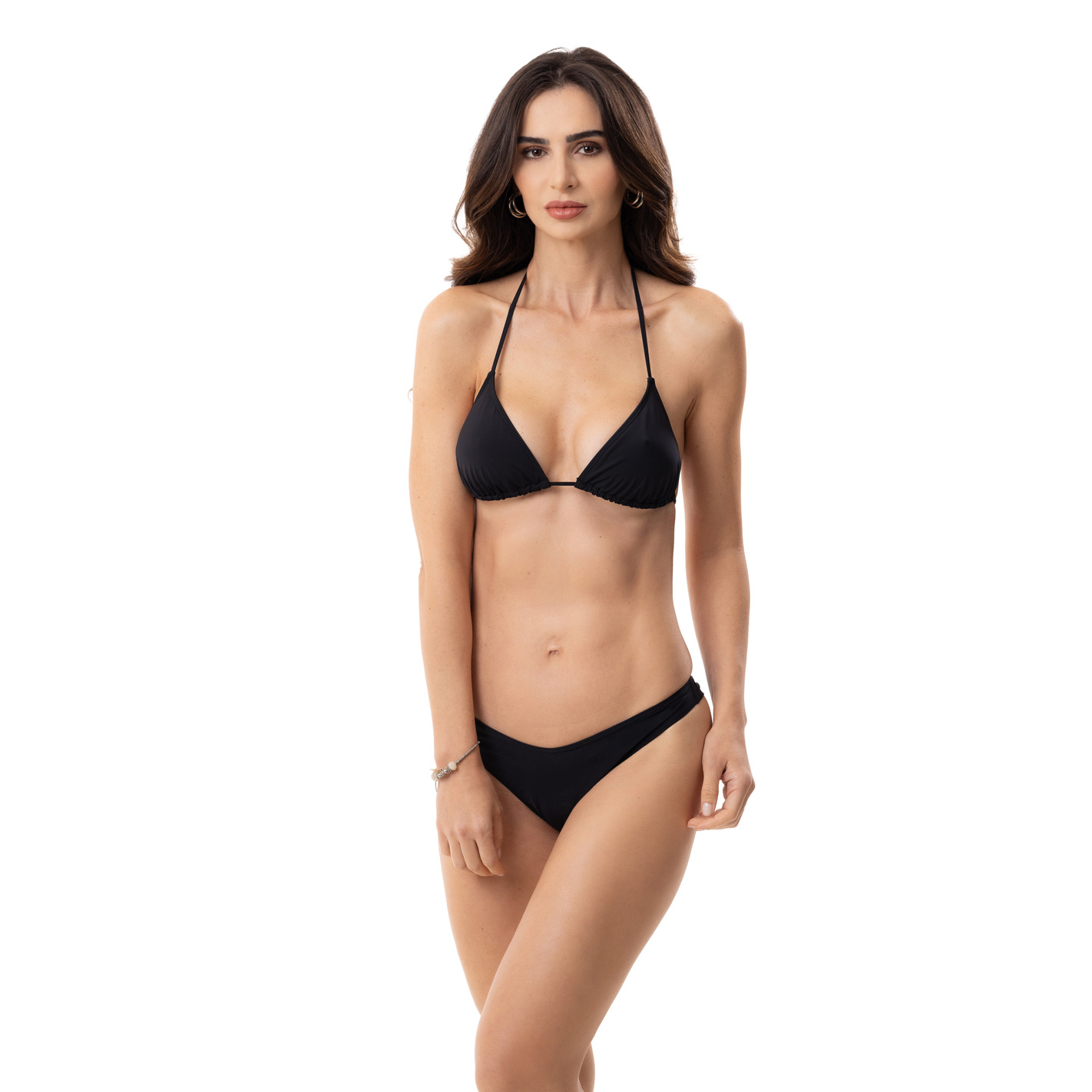 Biquíni asa delta: como usar essa modelagem na moda praia feminina