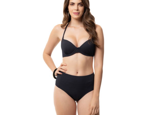Moda praia feminina: como combinar top de biquíni e tanga com equilíbrio